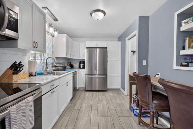 1306 W 6th Street, Cedar Falls, IA 50613