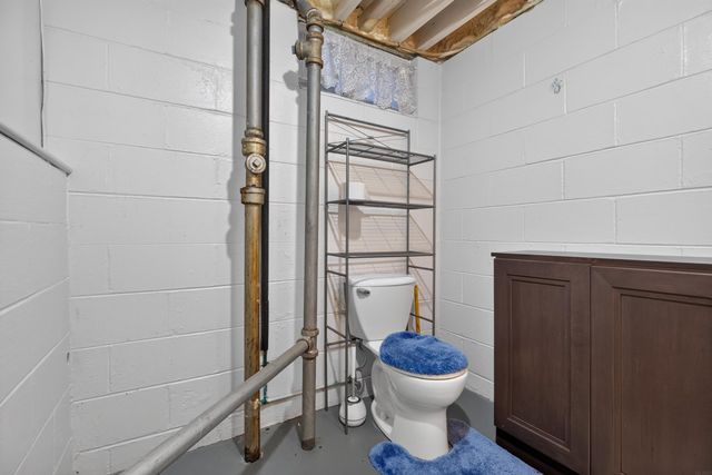 1306 W 6th Street, Cedar Falls, IA 50613