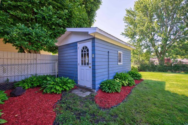 1306 W 6th Street, Cedar Falls, IA 50613