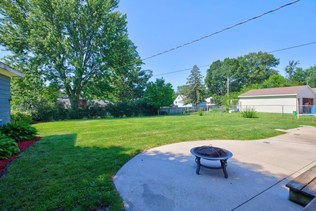 1306 W 6th Street, Cedar Falls, IA 50613