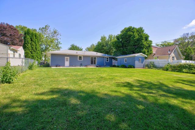 1306 W 6th Street, Cedar Falls, IA 50613