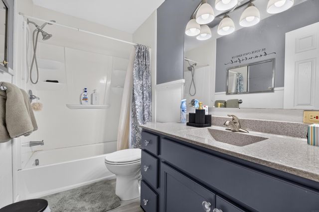 1306 W 6th Street, Cedar Falls, IA 50613