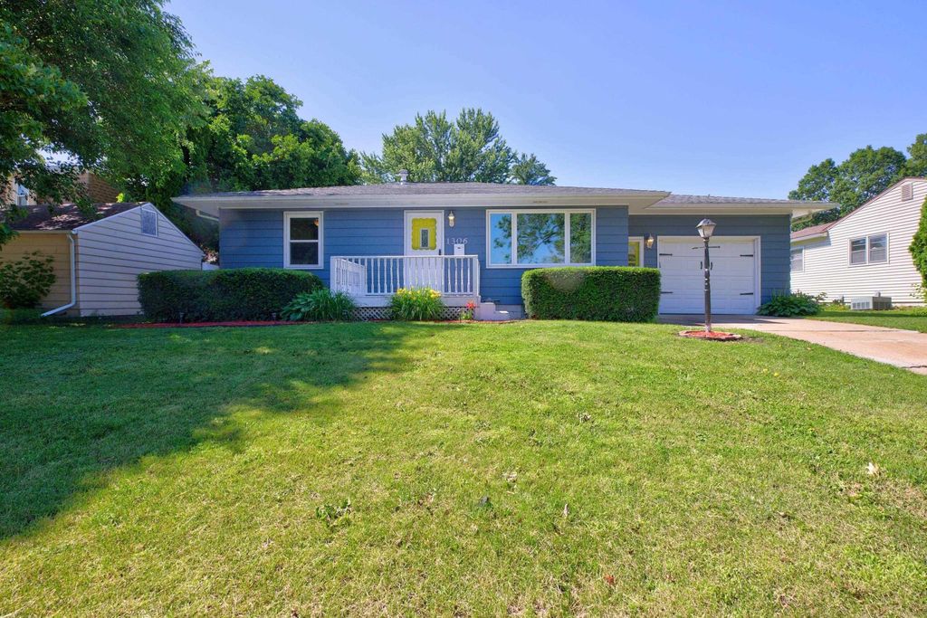 1306 W 6th Street, Cedar Falls, IA 50613