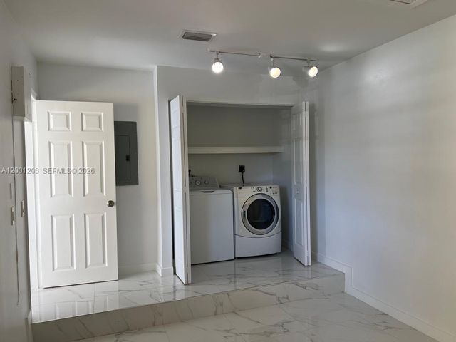 1125 NE 210th Ter, Miami, FL 33179