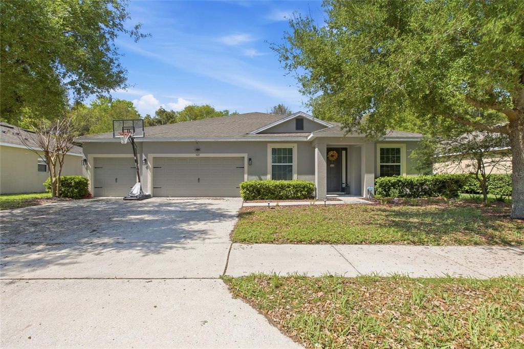 Image 2 of property listing at 565 MORGAN WOOD DRIVE, Deland, FL 32724