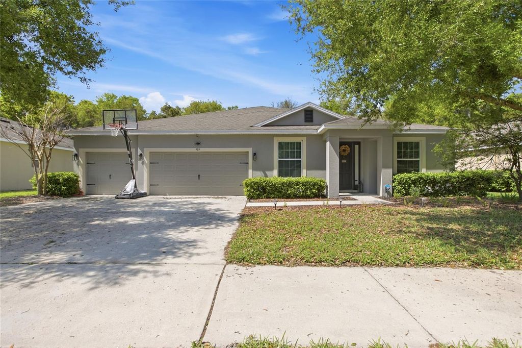 Image 3 of property listing at 565 MORGAN WOOD DRIVE, Deland, FL 32724