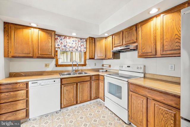 150 MONTGOMERY AVE, Phoenixville, PA 19460