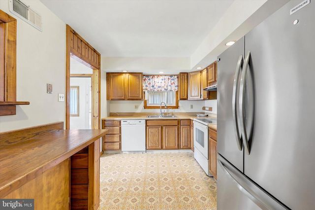 150 MONTGOMERY AVE, Phoenixville, PA 19460