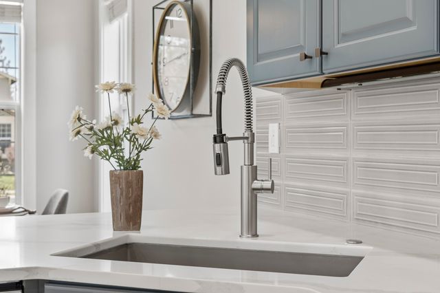 61425 Davis Lake Loop, Bend, OR 97702