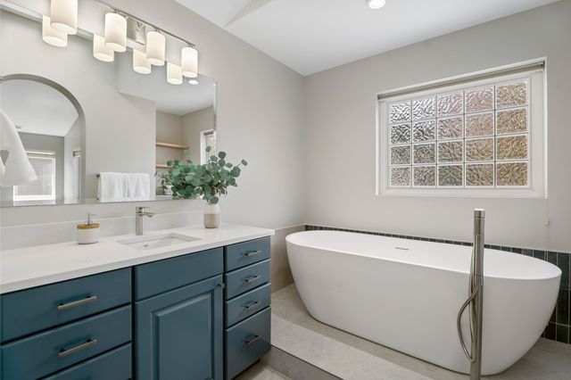 61425 Davis Lake Loop, Bend, OR 97702