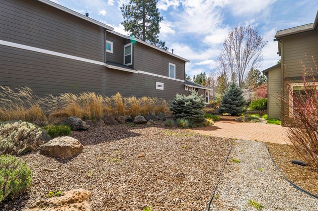 61425 Davis Lake Loop, Bend, OR 97702