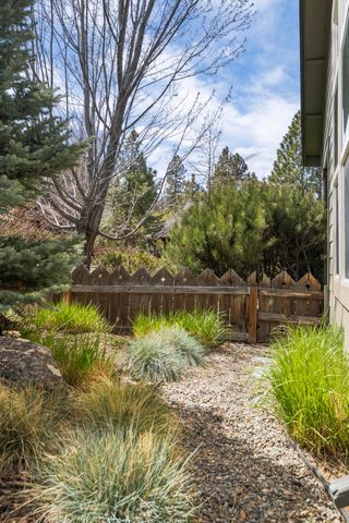 61425 Davis Lake Loop, Bend, OR 97702