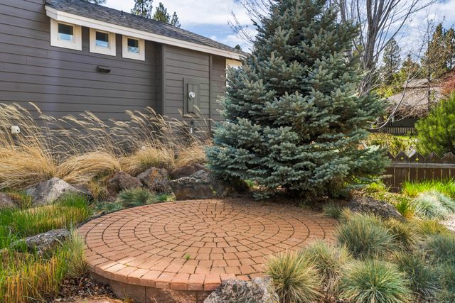 61425 Davis Lake Loop, Bend, OR 97702