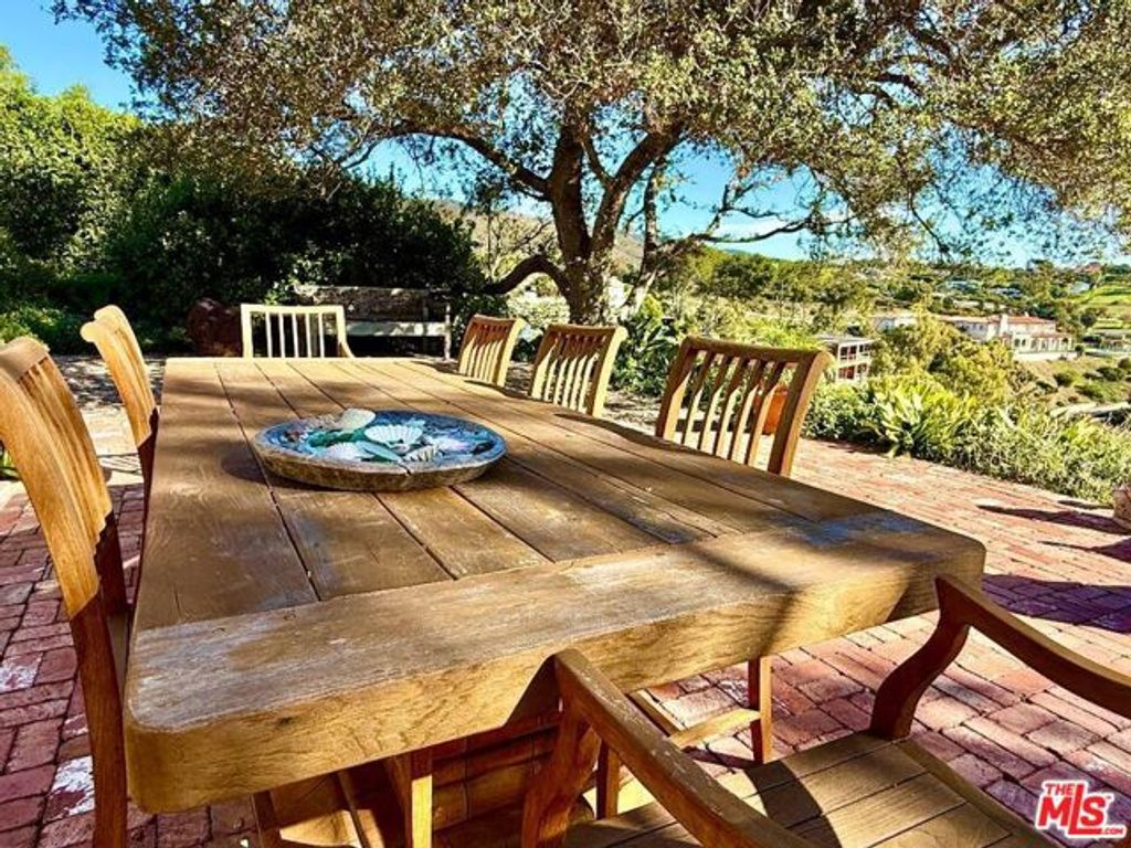 29507 HARVESTER Road, Malibu, CA 90265