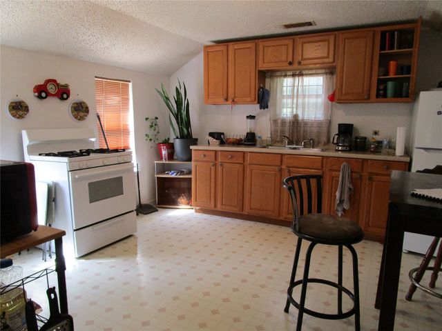 3718 N Westmoreland Road, Dallas, TX 75212