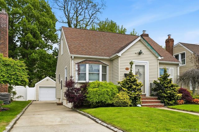 257 Jefferson Street, Franklin Square, NY 11010