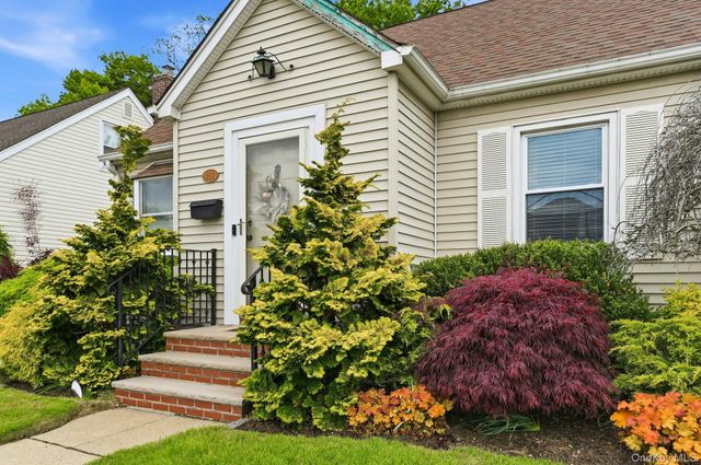 257 Jefferson Street, Franklin Square, NY 11010