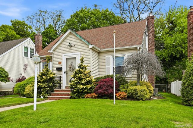 257 Jefferson Street, Franklin Square, NY 11010