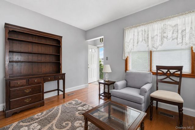 257 Jefferson Street, Franklin Square, NY 11010
