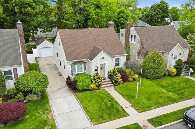 257 Jefferson Street, Franklin Square, NY 11010