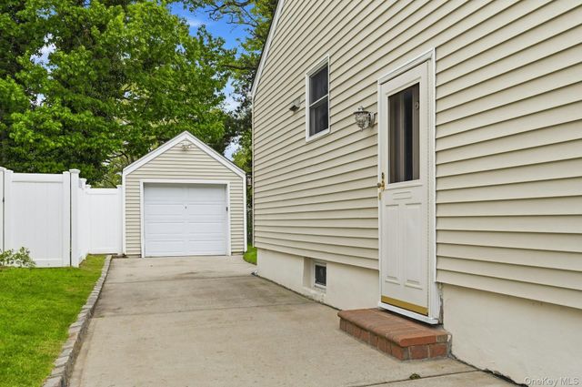 257 Jefferson Street, Franklin Square, NY 11010