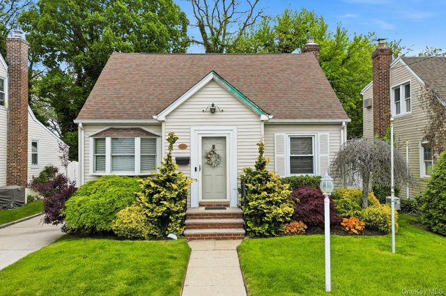257 Jefferson Street, Franklin Square, NY 11010