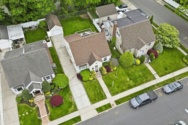 257 Jefferson Street, Franklin Square, NY 11010