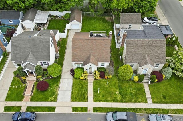 257 Jefferson Street, Franklin Square, NY 11010