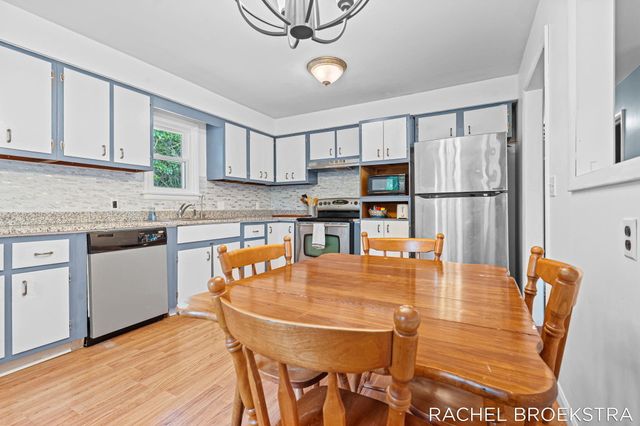 15703 Vineyard Drive, Spring Lake, MI 49456
