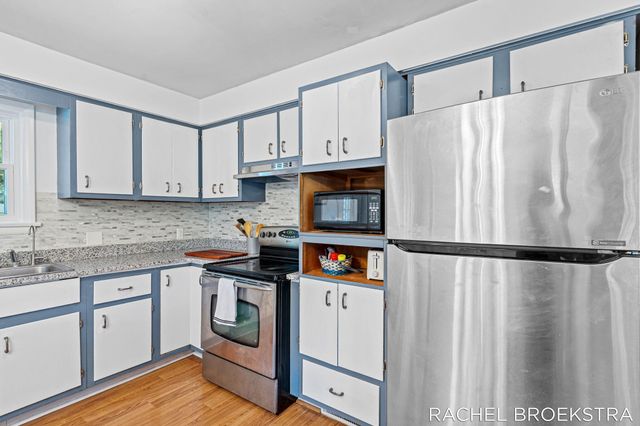 15703 Vineyard Drive, Spring Lake, MI 49456