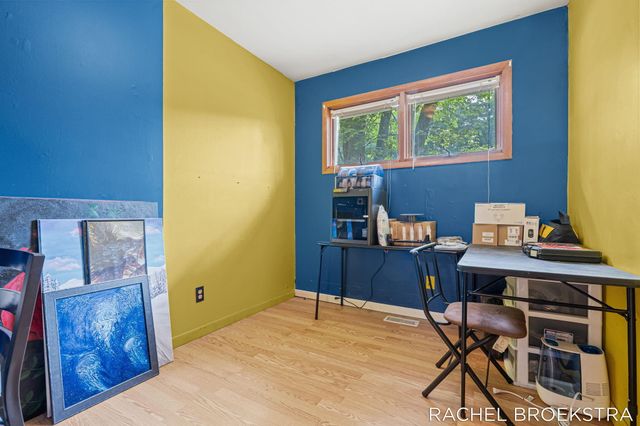 15703 Vineyard Drive, Spring Lake, MI 49456