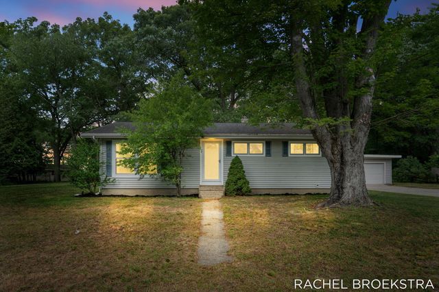 15703 Vineyard Drive, Spring Lake, MI 49456