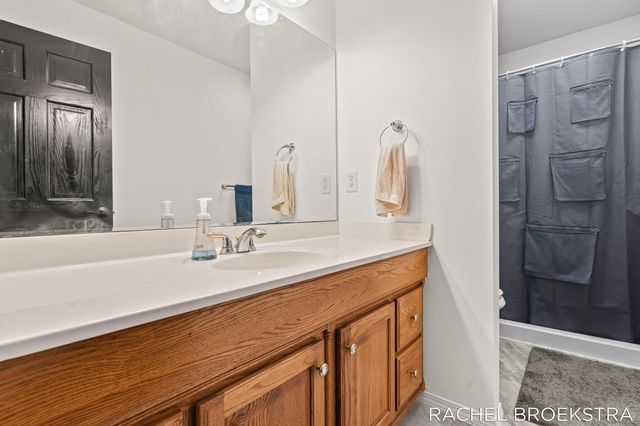 15703 Vineyard Drive, Spring Lake, MI 49456