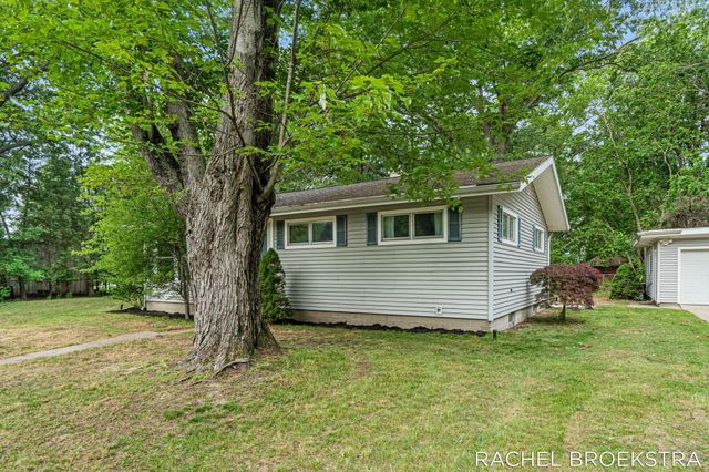 15703 Vineyard Drive, Spring Lake, MI 49456