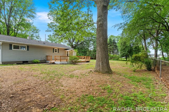 15703 Vineyard Drive, Spring Lake, MI 49456