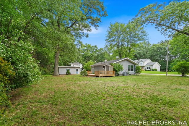 15703 Vineyard Drive, Spring Lake, MI 49456