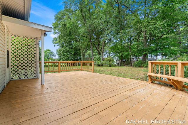 15703 Vineyard Drive, Spring Lake, MI 49456