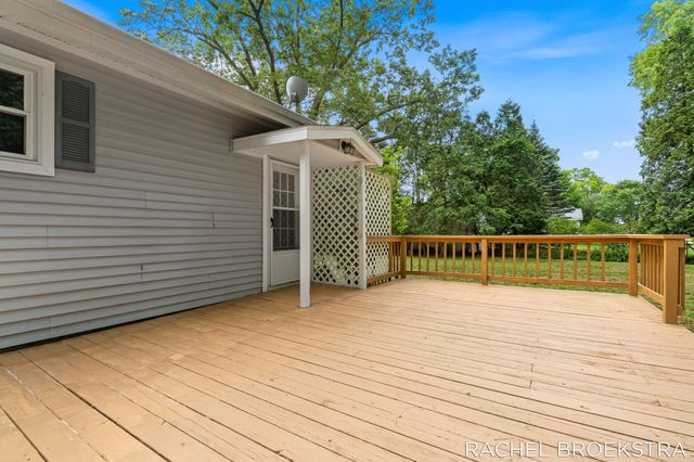 15703 Vineyard Drive, Spring Lake, MI 49456