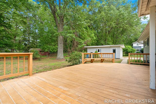 15703 Vineyard Drive, Spring Lake, MI 49456
