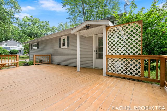 15703 Vineyard Drive, Spring Lake, MI 49456