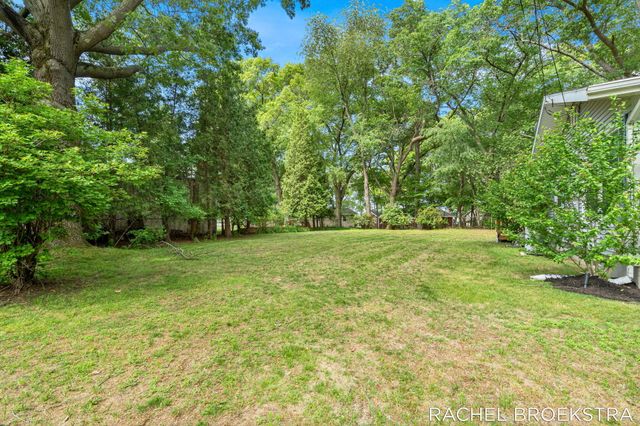 15703 Vineyard Drive, Spring Lake, MI 49456