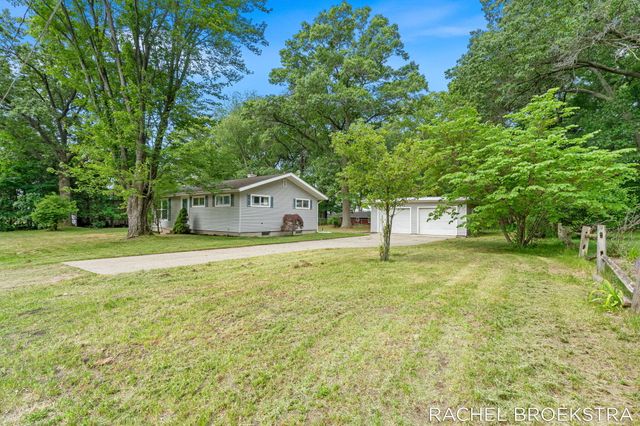 15703 Vineyard Drive, Spring Lake, MI 49456