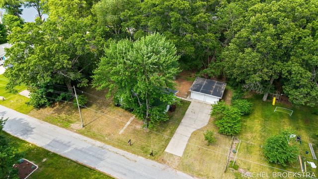 15703 Vineyard Drive, Spring Lake, MI 49456