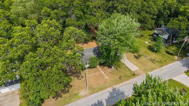 15703 Vineyard Drive, Spring Lake, MI 49456