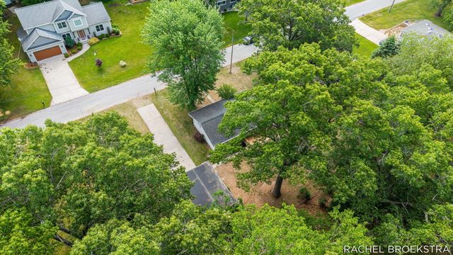15703 Vineyard Drive, Spring Lake, MI 49456
