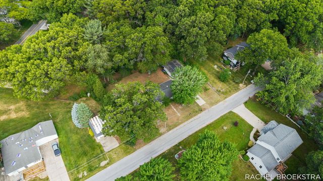 15703 Vineyard Drive, Spring Lake, MI 49456