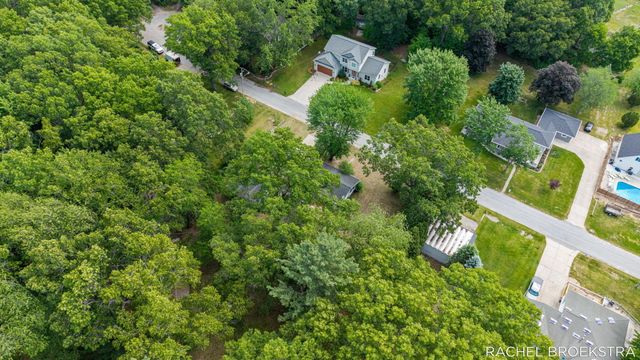 15703 Vineyard Drive, Spring Lake, MI 49456