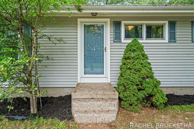 15703 Vineyard Drive, Spring Lake, MI 49456