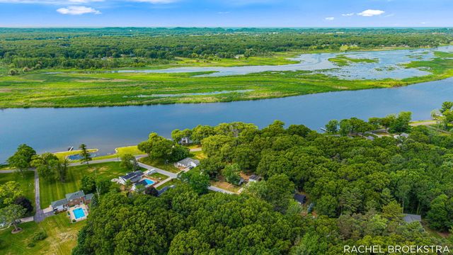 15703 Vineyard Drive, Spring Lake, MI 49456