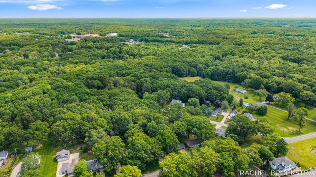 15703 Vineyard Drive, Spring Lake, MI 49456